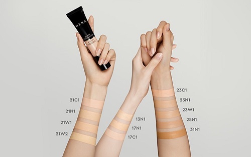 kem nen HERA Black Foundation SPF15/PA+